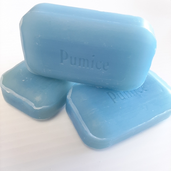 THE SOAP WORKS Pumice Exfoliating All Natural Specialty Bar Soap Callus Removal - Picture 2 of 6